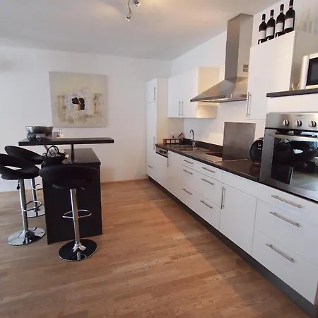 Spacious With Mountain View Apartment