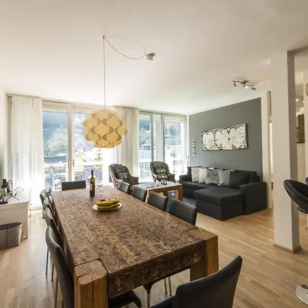 Spacious With Mountain View Apartment