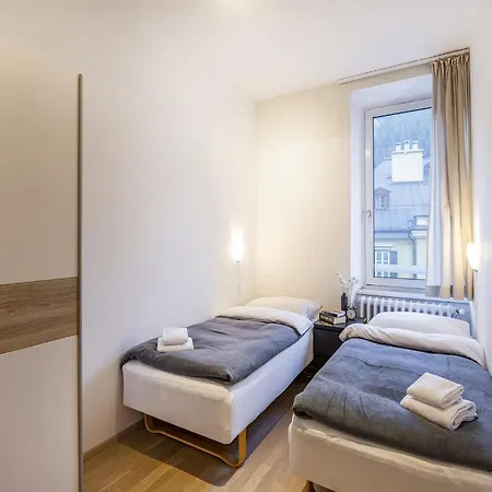 Spacious With Mountain View Apartment