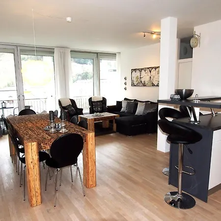 Spacious With Mountain View Apartment