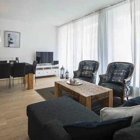 Spacious With Mountain View *