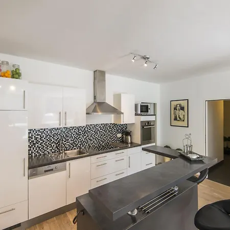 Spacious With Mountain View Apartment *