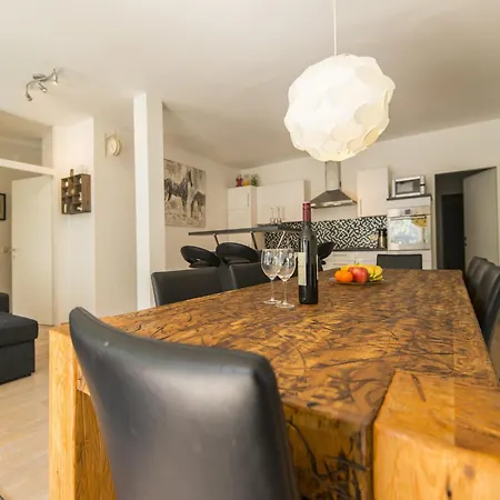 Apartment Spacious With Mountain View