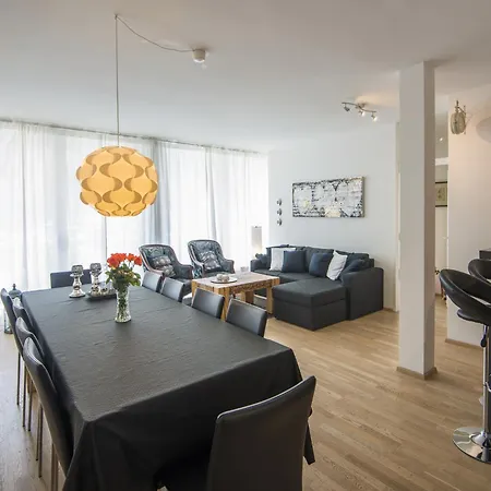 Apartment Spacious With Mountain View