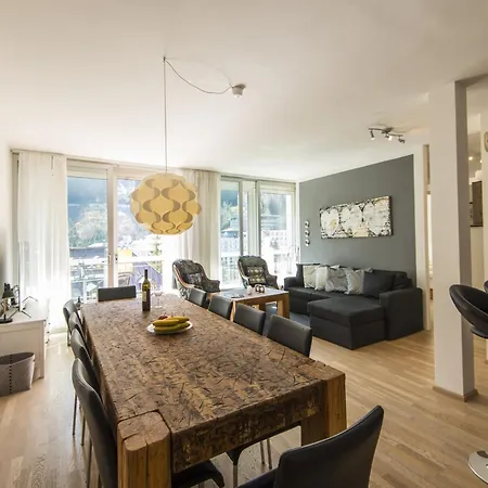 Spacious With Mountain View *