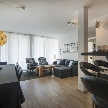 Vakantiehuis Spacious With Mountain View